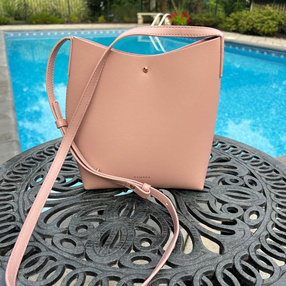 Samara cross body bucket bag